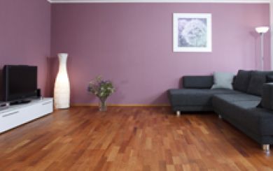 Oling and waxing of wooden floors 