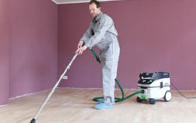 Oling and waxing of wooden floors - step 1